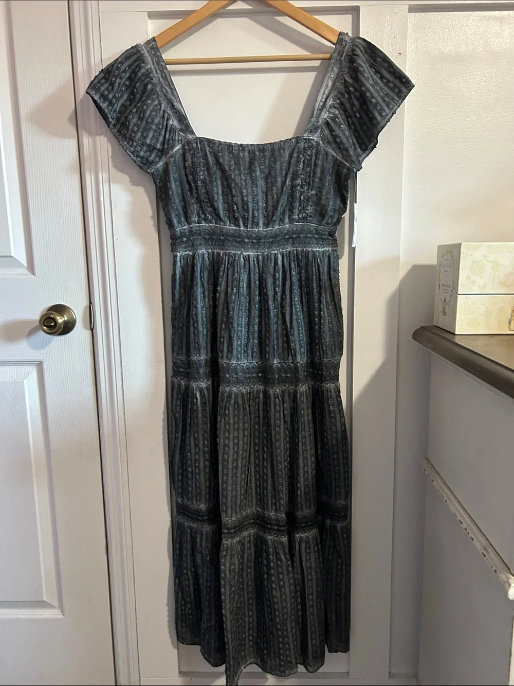 american eagle outfitters dresses Vintage Floral Maxi Dress (1990s) – Ragstock front detail/Sleeveles AE Puff Sleeve Smocked Mini